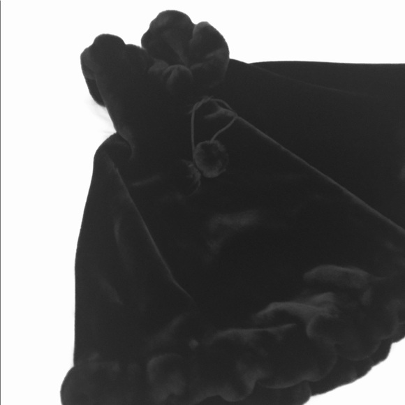 FAUX FUR BLACK CAPE - Picture 10 of 14
